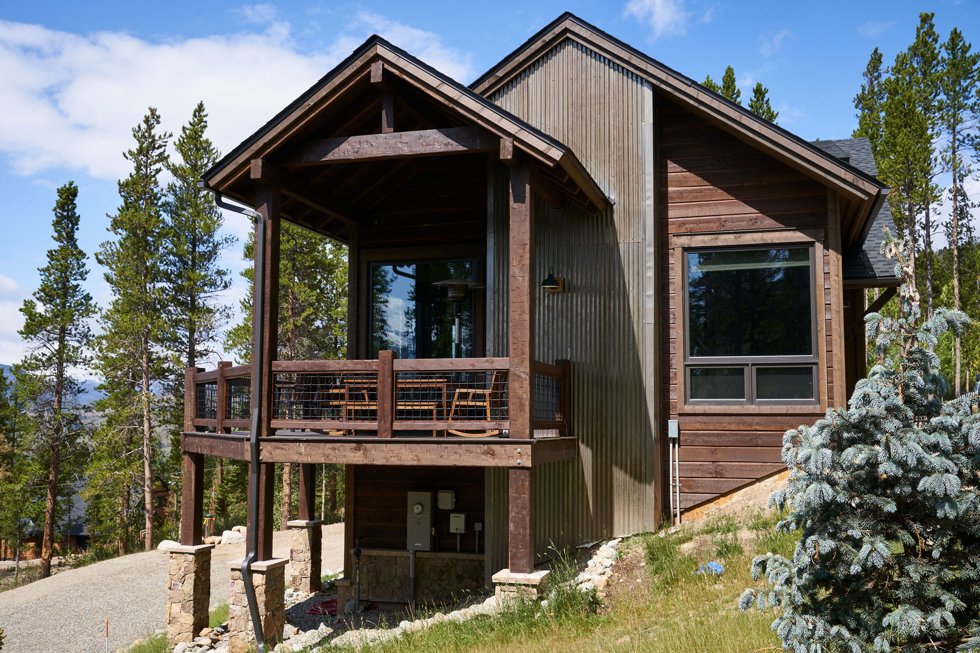 custom-breckenridge-home-side