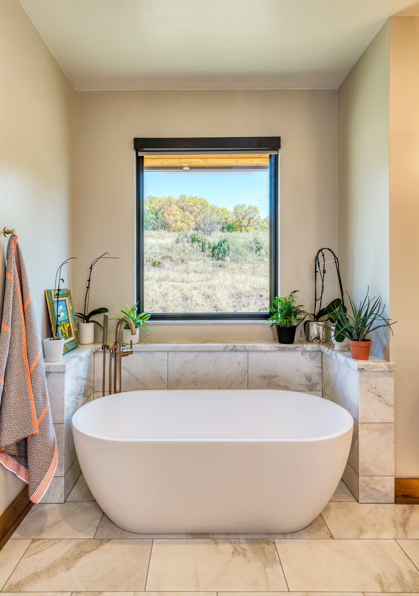 Dailey-Residence-bath-tub