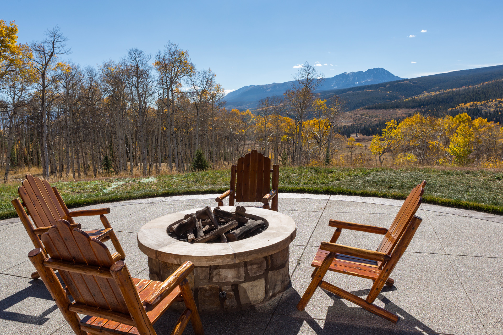 Four Paws Ranch Sweet Homes Of Colorado   Four Paws Ranch Fire Pit 